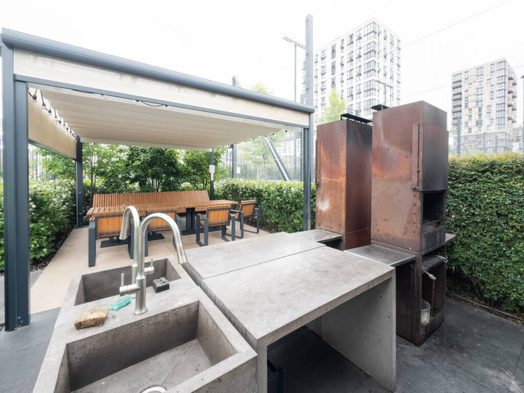 outdoor kitchens & patios